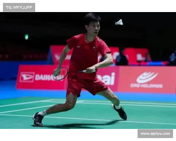 无臂羽毛球选手用脚发球精彩瞬间展现坚韧与勇气